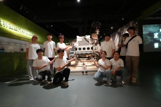 直观展现了老一辈建设者在技术受限